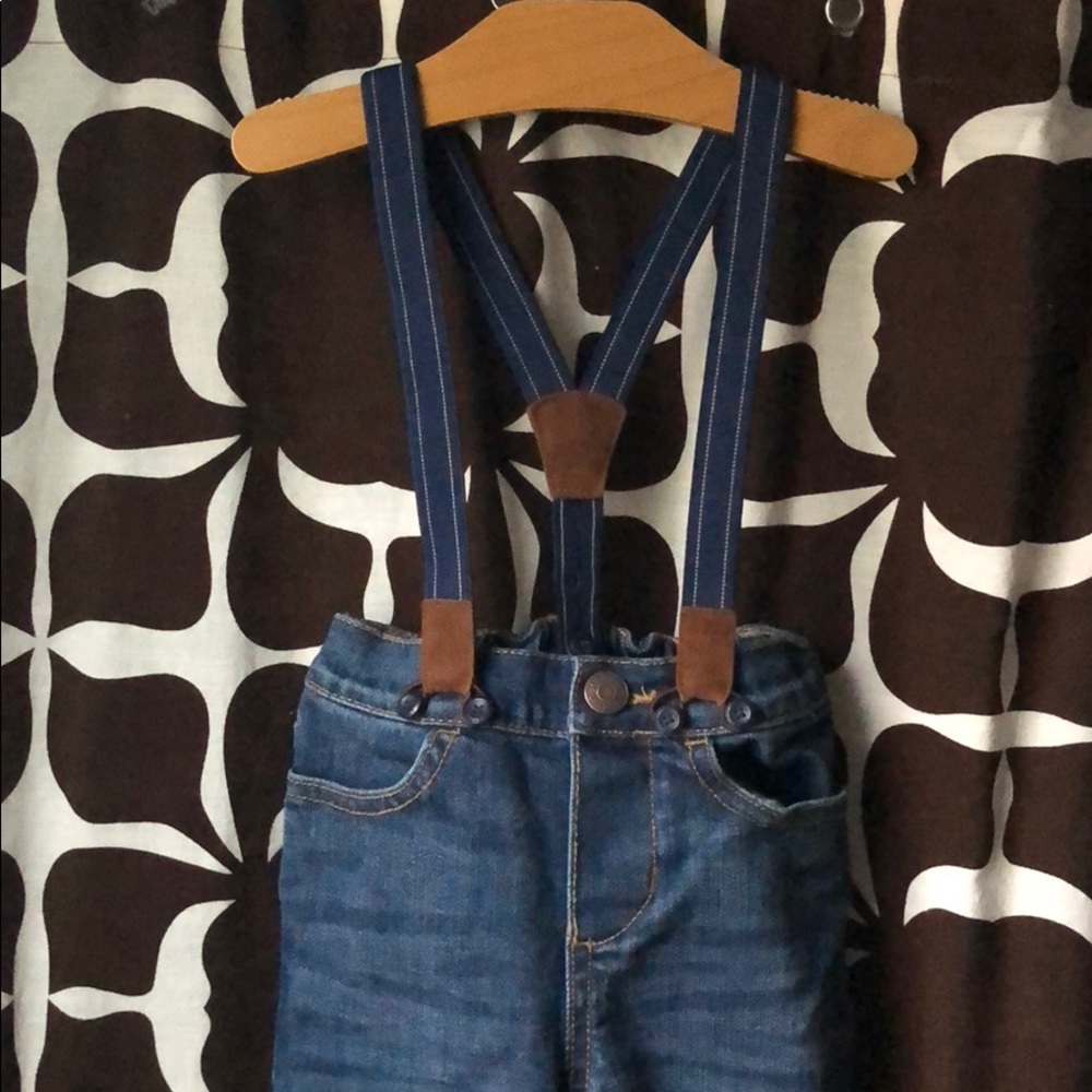 Oshkosh B’Gosh Jeans with Suspenders size 24Months